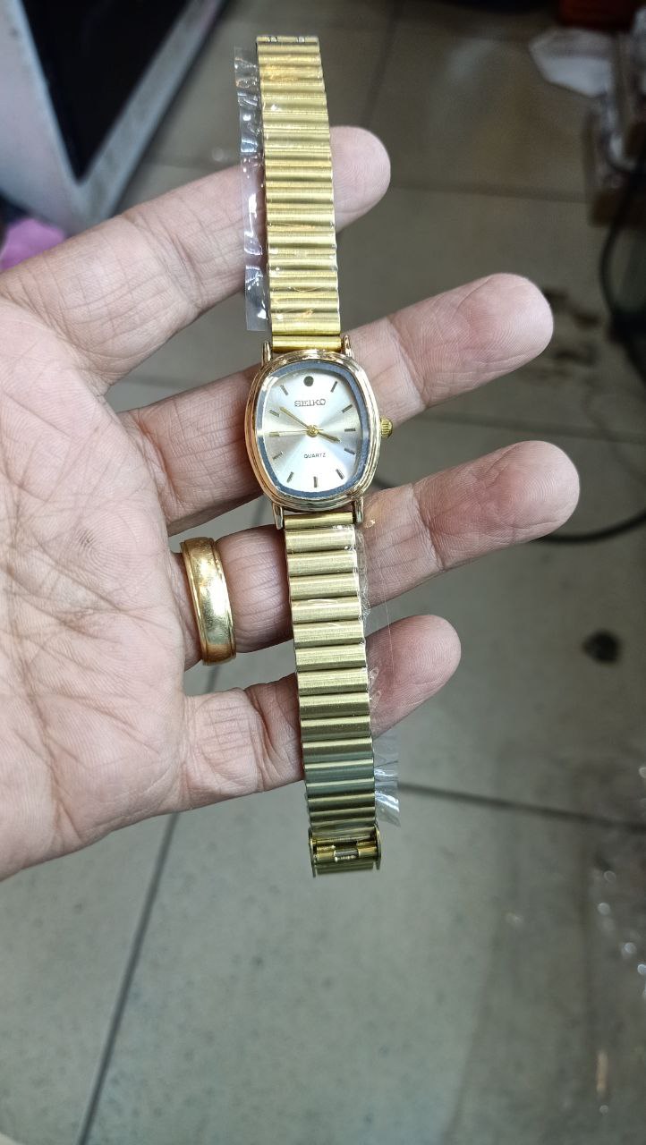 ساعه حريمى عقارب ماركات 200ج