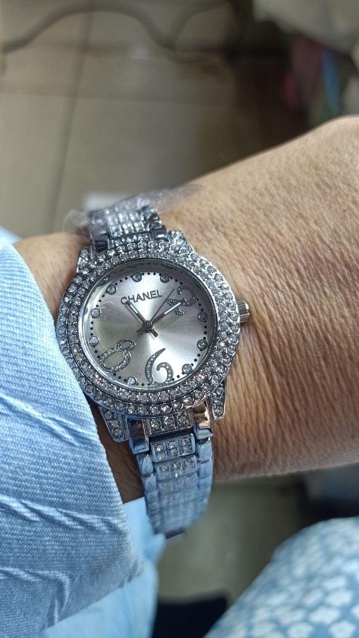 ساعه حريمى عقارب 135ج