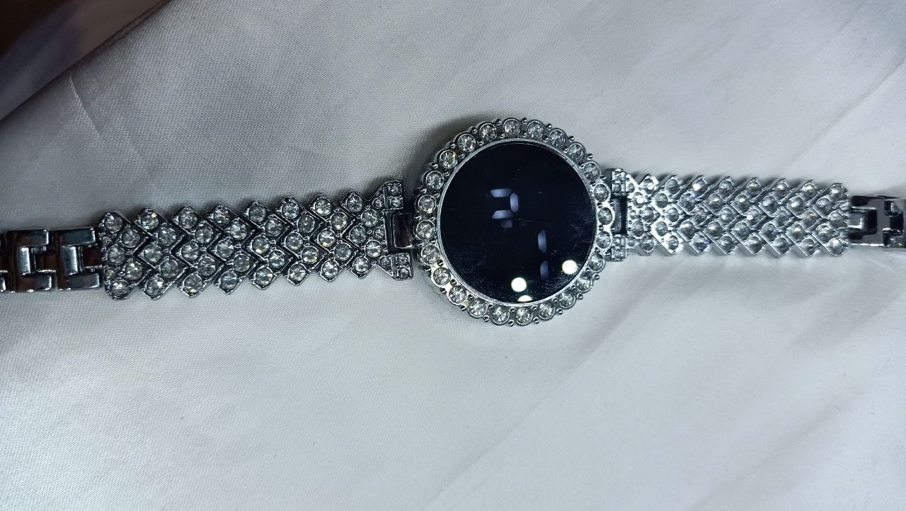 ساعه حريمى تاتش 90ج