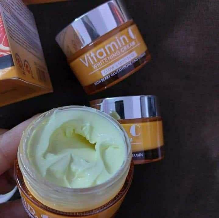 لو بتدورى ع كريم اساس ويكون مفيد لبشرتك يبقا مفيش احلى من كريم ديزار فيتامين سي  💜